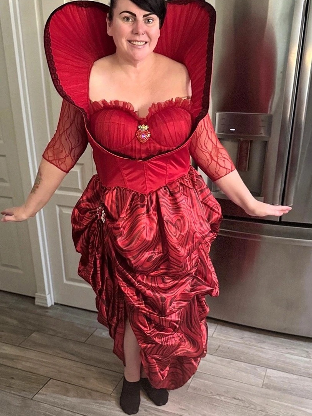 EUC Sz 1X Queen of Hearts Dress! Worn once. I’ve included two brooches I attache